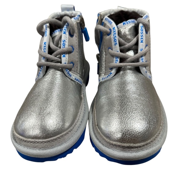 RARE UGG X HERSHEY’S KISSES NEUMEL II Silver Metallic Boots, Child Size 10. NEW! - Picture 2 of 12